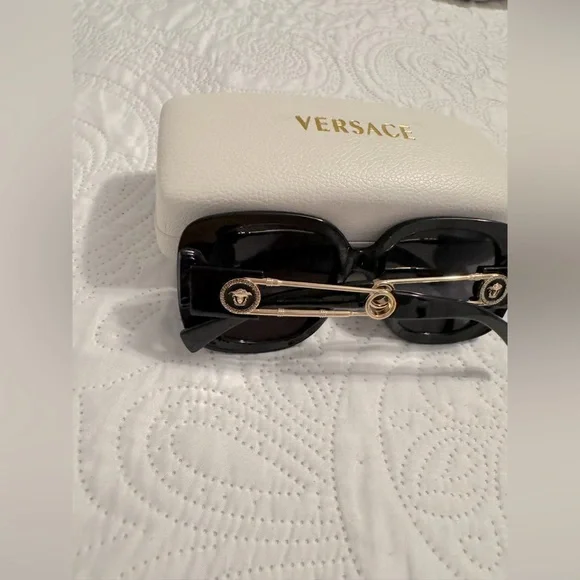 Versace sunglasses - Picture 3 of 4